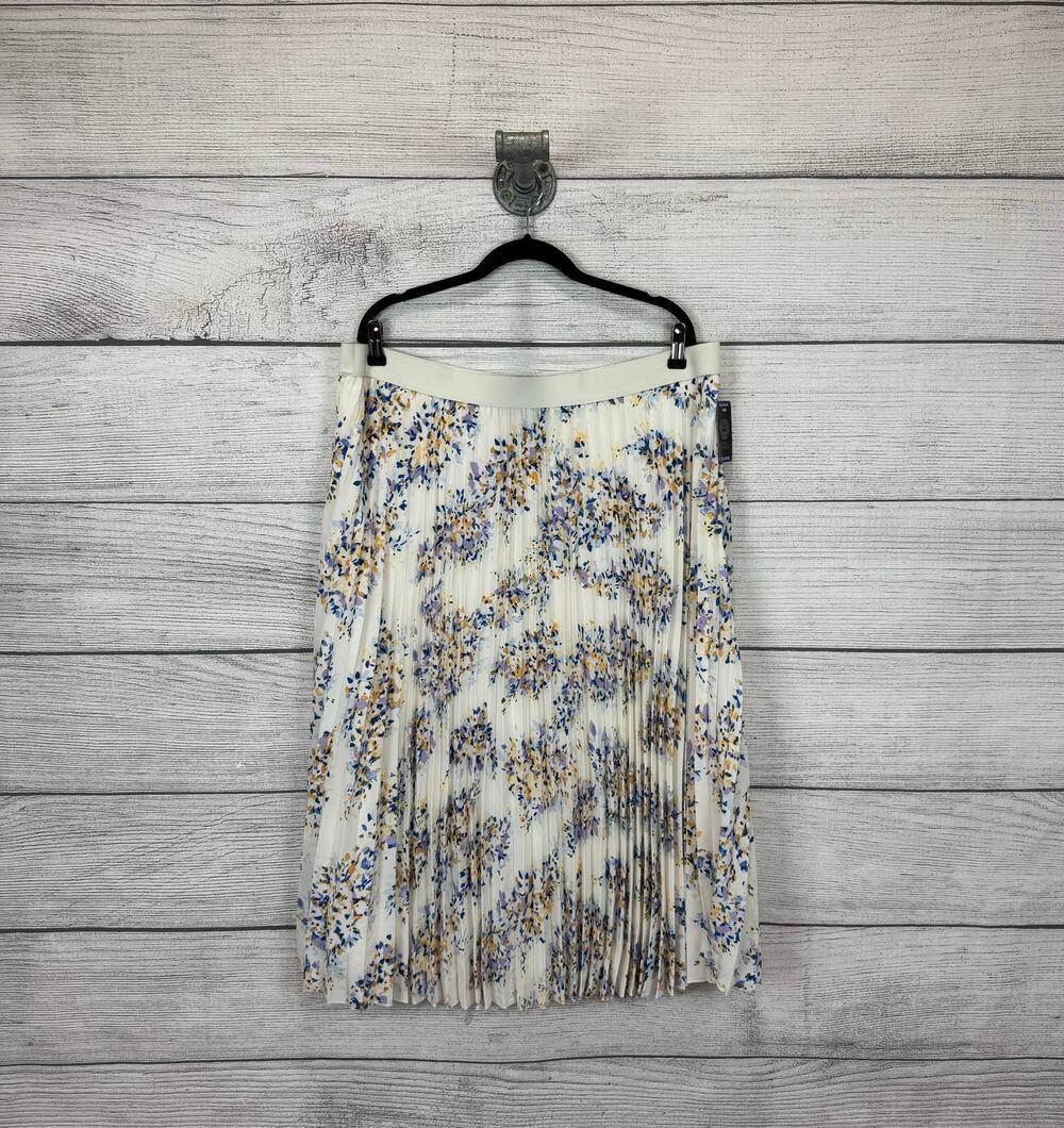 Vince Camuto Plus Size White Floral Pleated Pull On Midi Skirt Size XXL